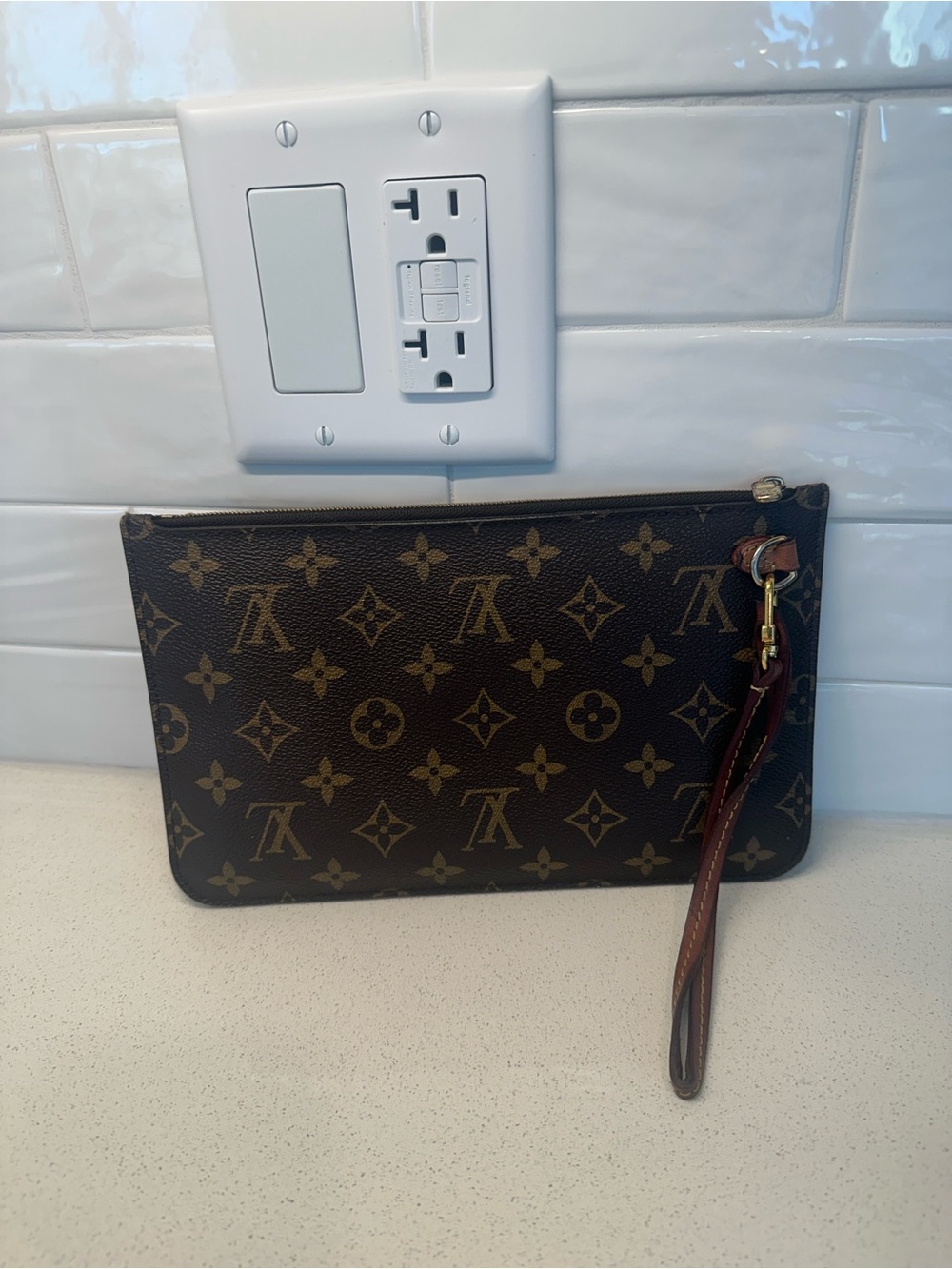 Louis Vuitton Brown Monogram Canvas Toiletry Wrist Pouch - Picture 8 of 8